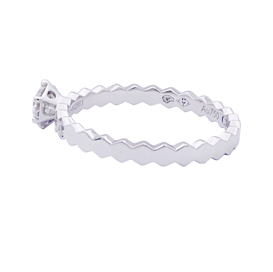 Bague Chaumet "Solitaire Bee my Love" or blanc, diamants.