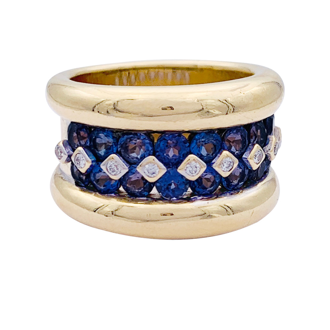 Poiray ring in yellow gold, sapphires, diamonds.