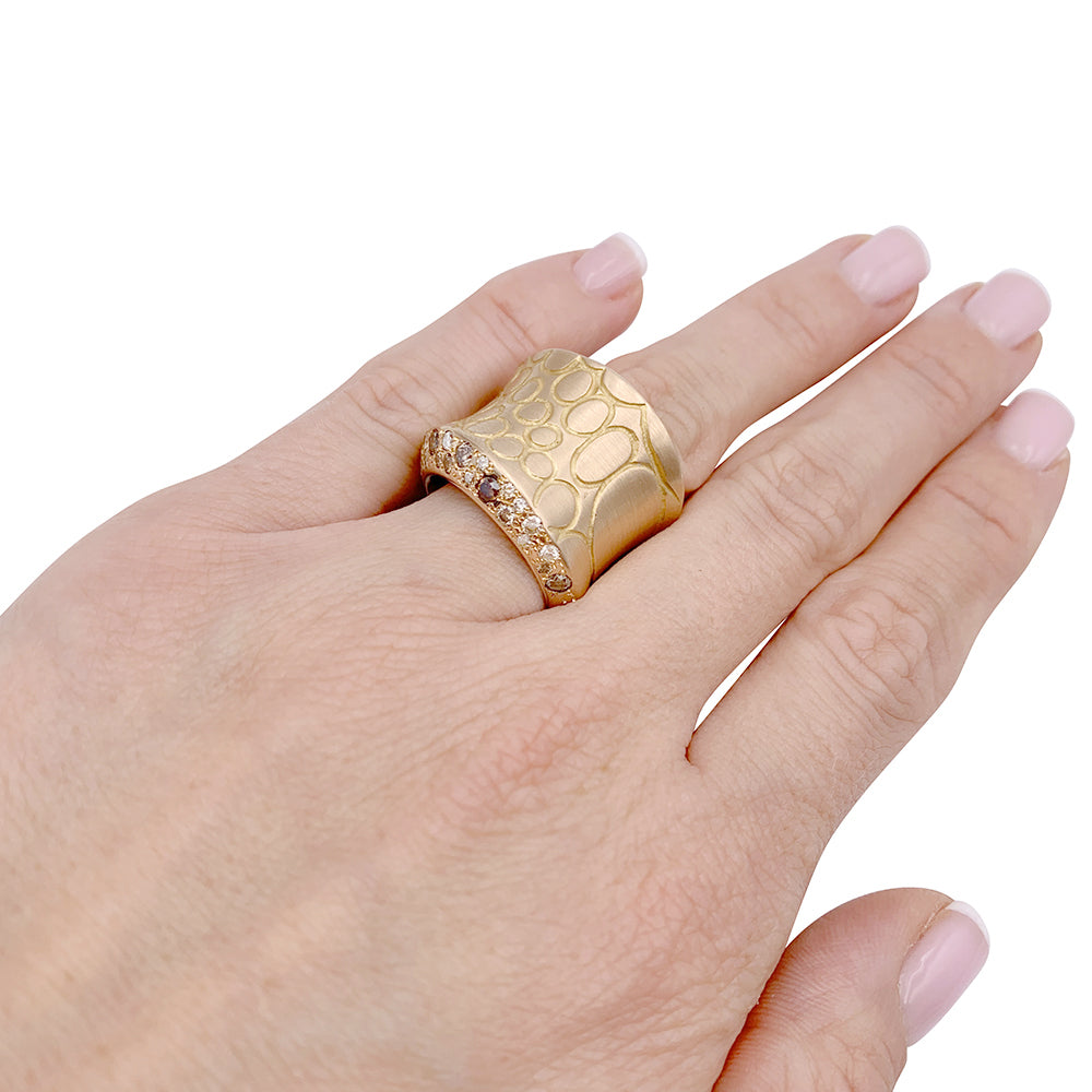 Pomellato ring, "Cocco", pink gold, brown diamonds.