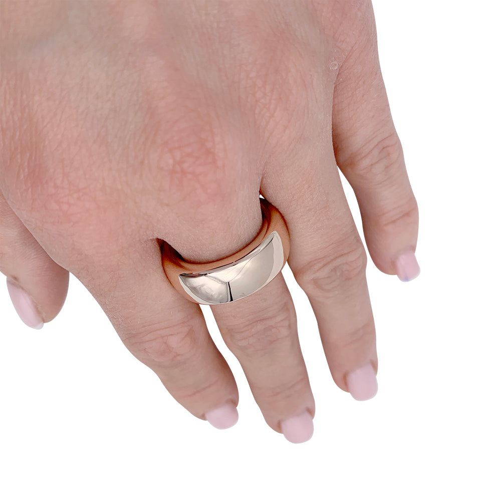 Pomellato Iconica ring, natural white gold band.