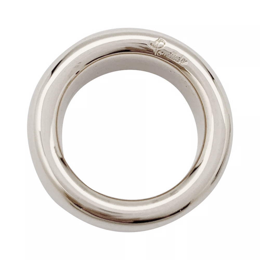 Pomellato Iconica ring, natural white gold band.