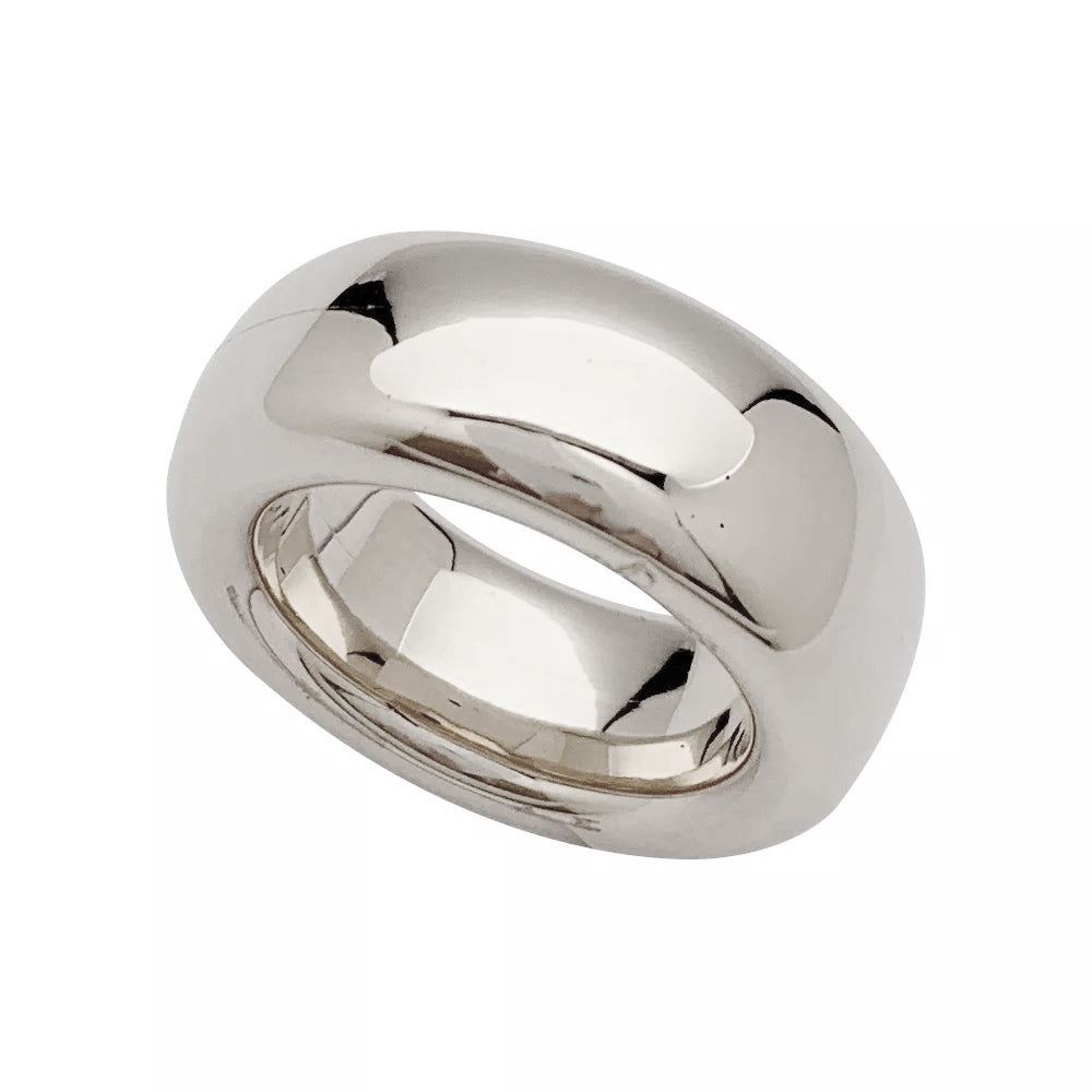 Pomellato Iconica ring, natural white gold band.