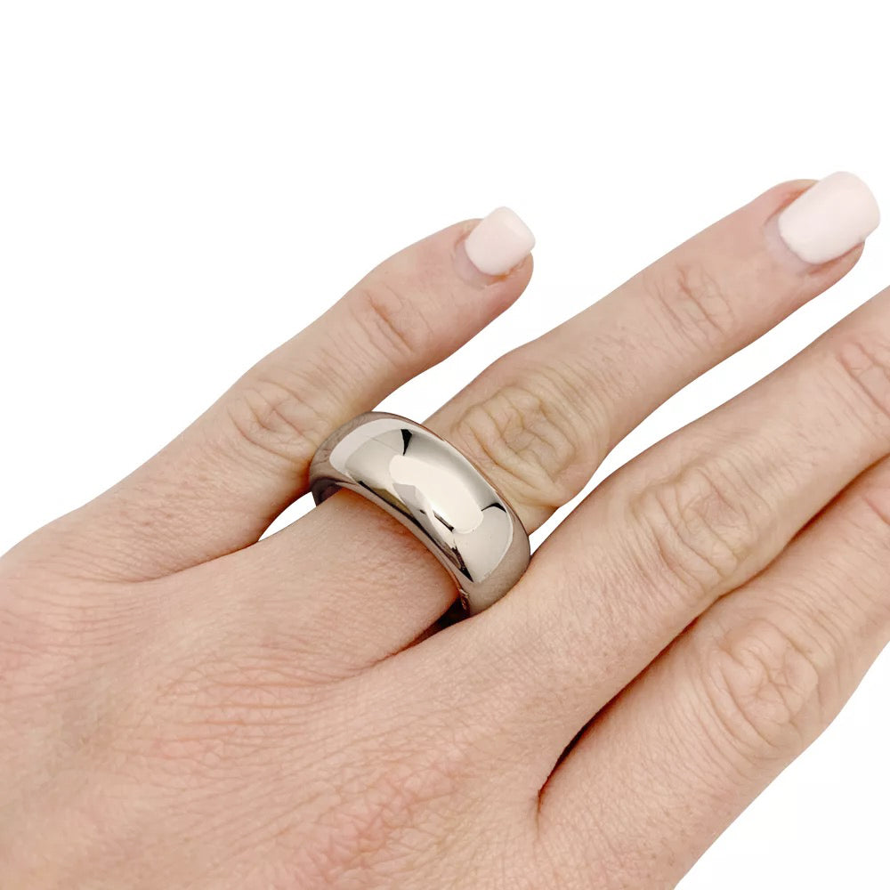 Pomellato Iconica ring, natural white gold band.