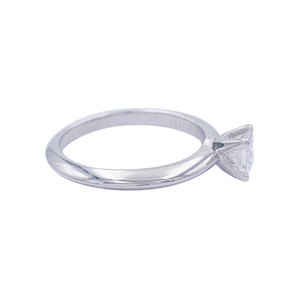 Tiffany&Co. ring in platinum, princess-cut diamond.