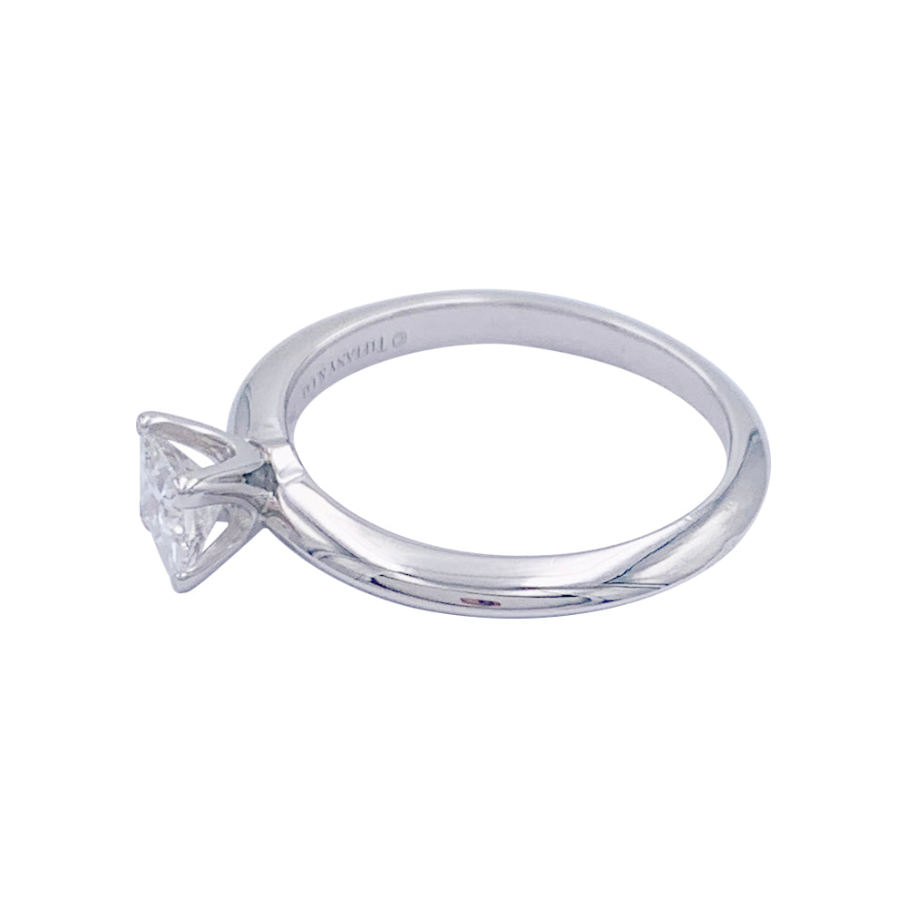 Tiffany&Co. ring in platinum, princess-cut diamond.
