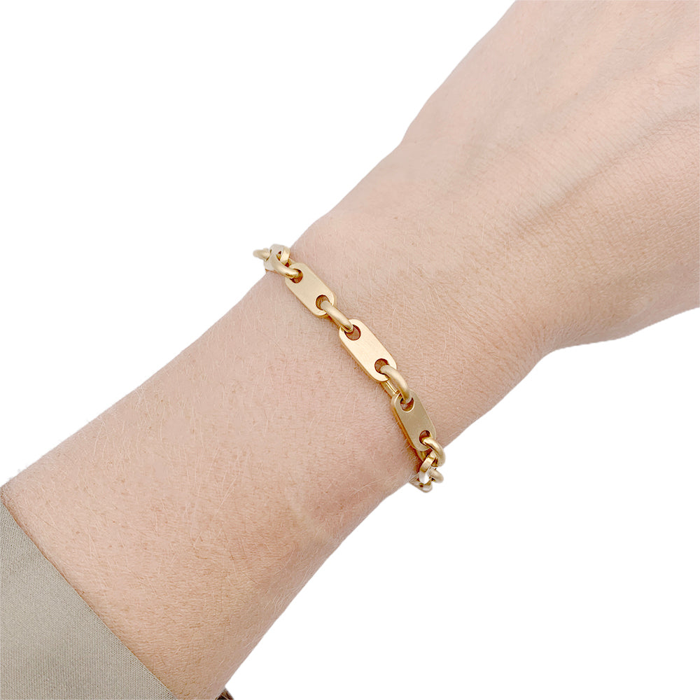 Hermès yellow gold bracelet.