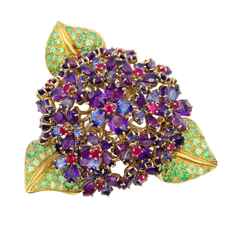 Clip René Boivin,"Bouquet de Violettes", or jaune, gemmes de couleur.