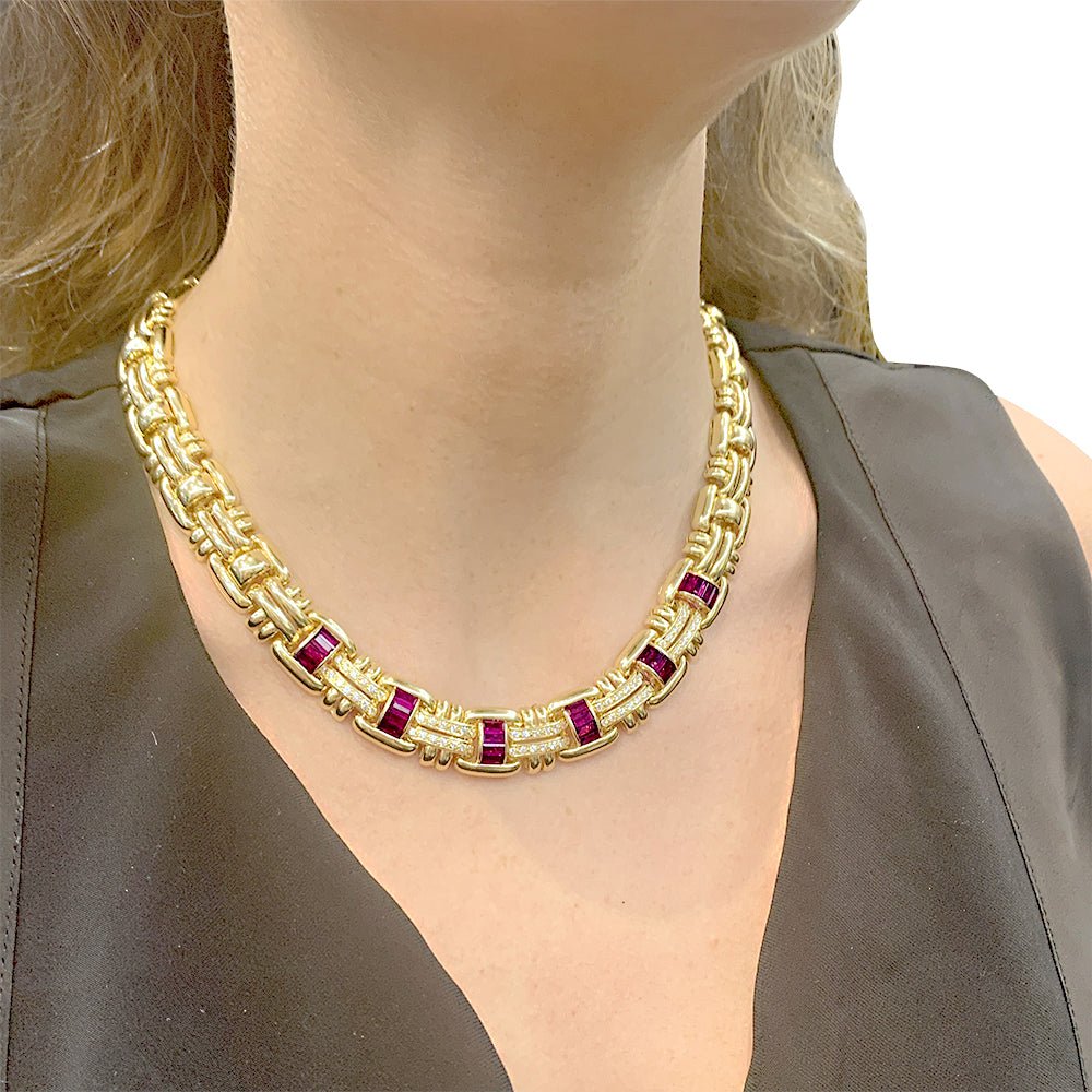 Collier Wempé en or jaune serti de rubis et de diamants. - Maison Eloe