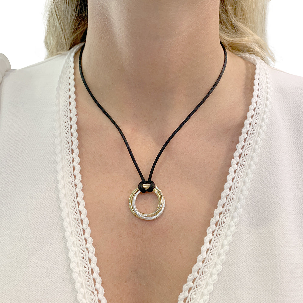 Cartier necklace, "Trinity", three golds, diamonds.