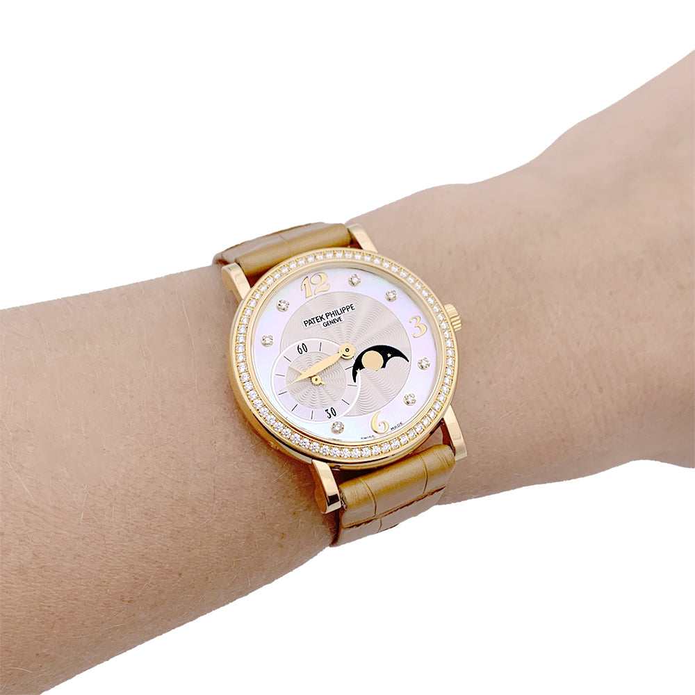 Montre Patek Philippe "Calatrava Moon Phase" or jaune, nacre, diamants, cuir.