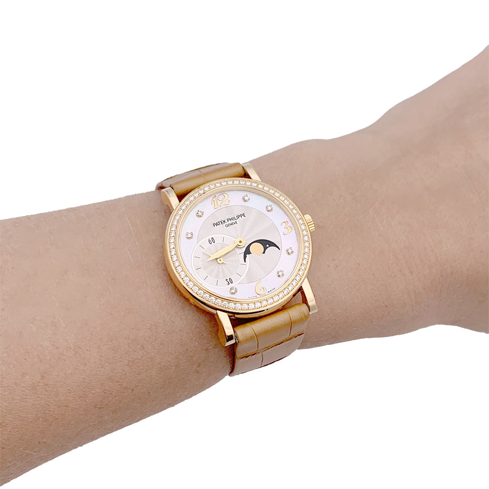 Montre Patek Philippe "Calatrava Moon Phase" or jaune, nacre, diamants, cuir.