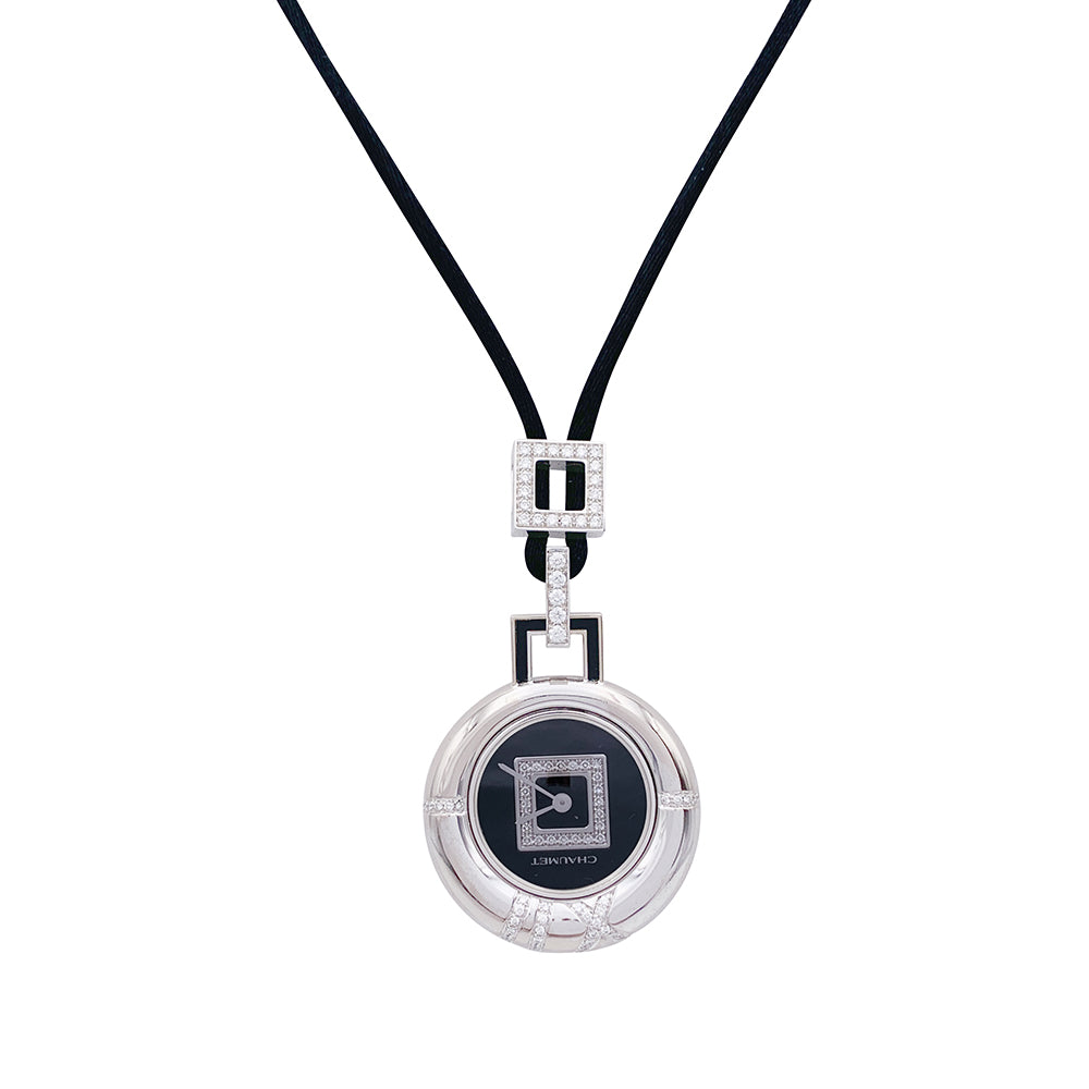 Montre pendentif Chaumet, "Anneau", or blanc, diamants.