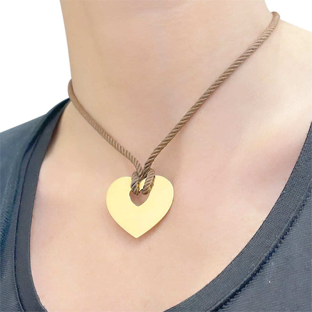 Poiray pendant, "Secret Heart", yellow gold.