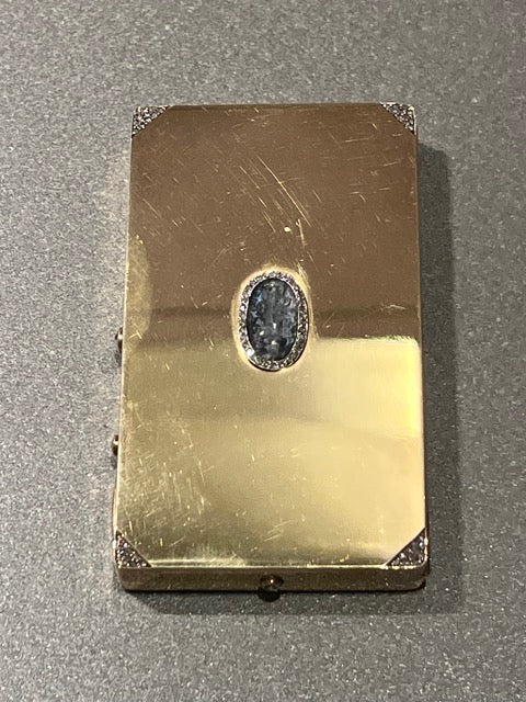 Une minaudière en or par Ravasco