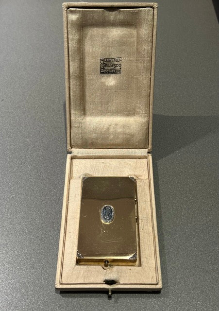 Une minaudière en or par Ravasco