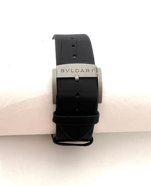 Bulgari "OctoFinissimo" watch in titanium, leather strap