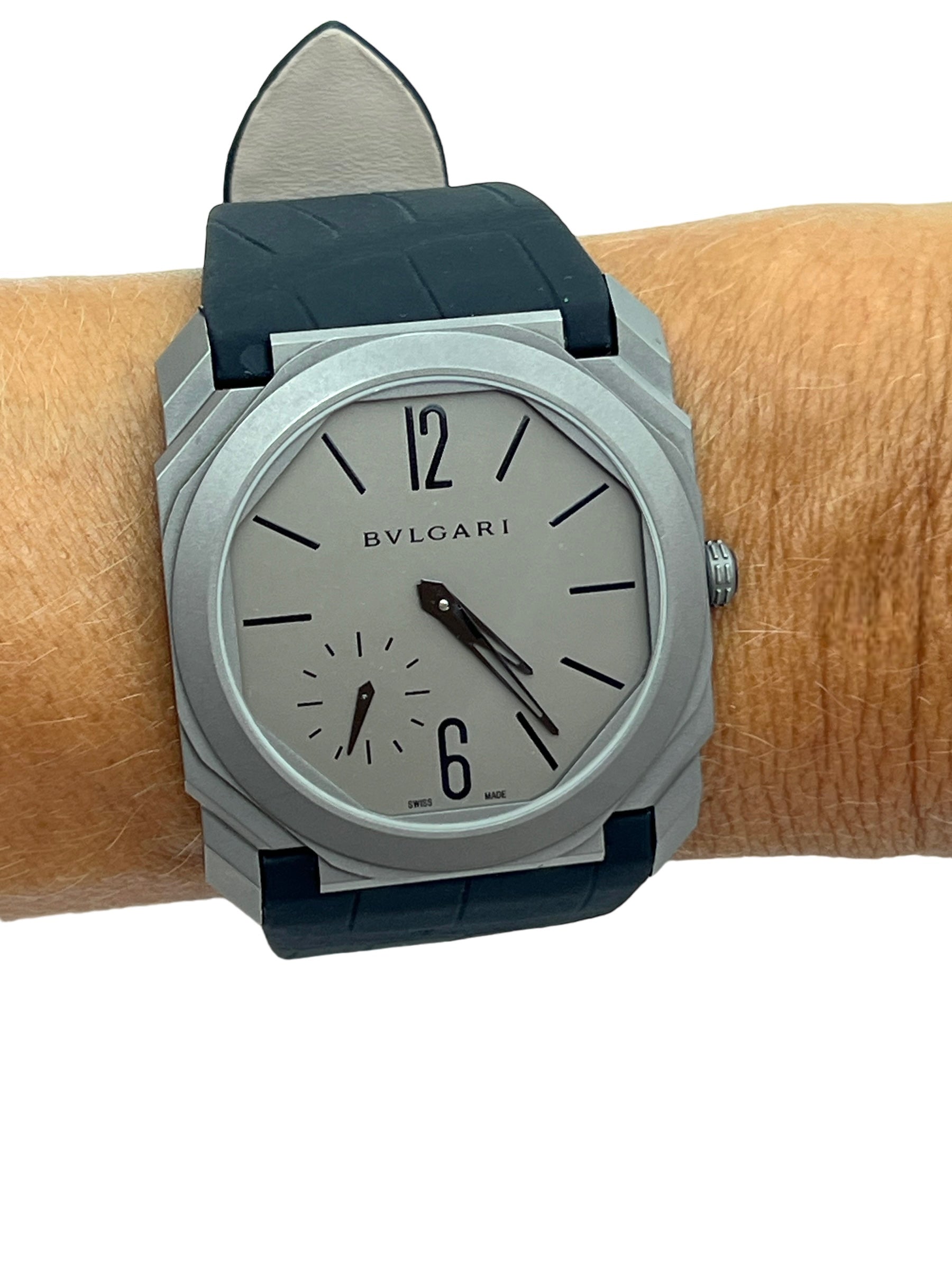 Bulgari "OctoFinissimo" watch in titanium, leather strap