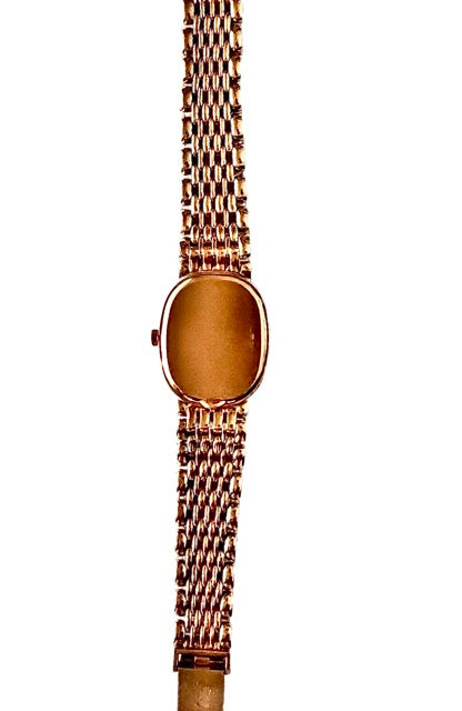 Une montre Patek Philippe vintage en or jaune 18k fond bleu