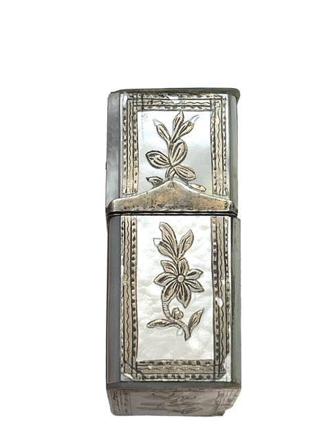 18th century toiletry set in silver-enhanced tableware, for the loyalty bus shelters.