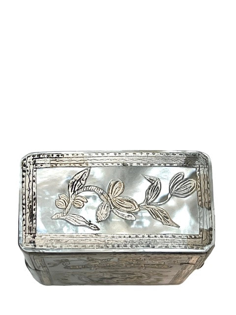 18th century toiletry set in silver-enhanced tableware, for the loyalty bus shelters.