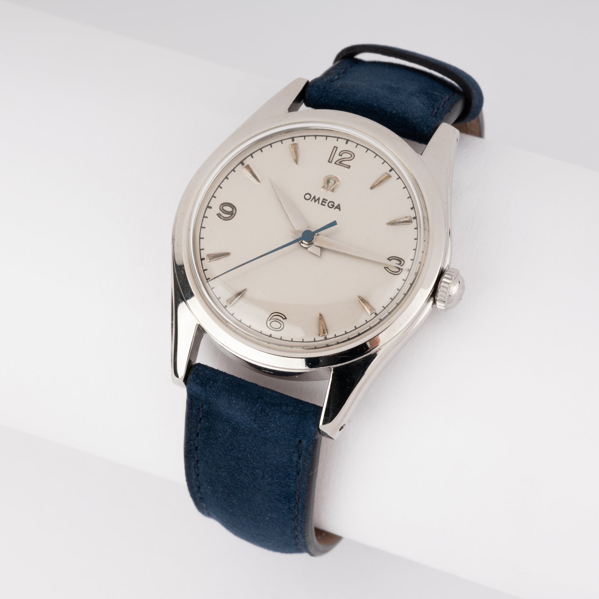 Montre Oméga vintage en acier, bracelet cuir