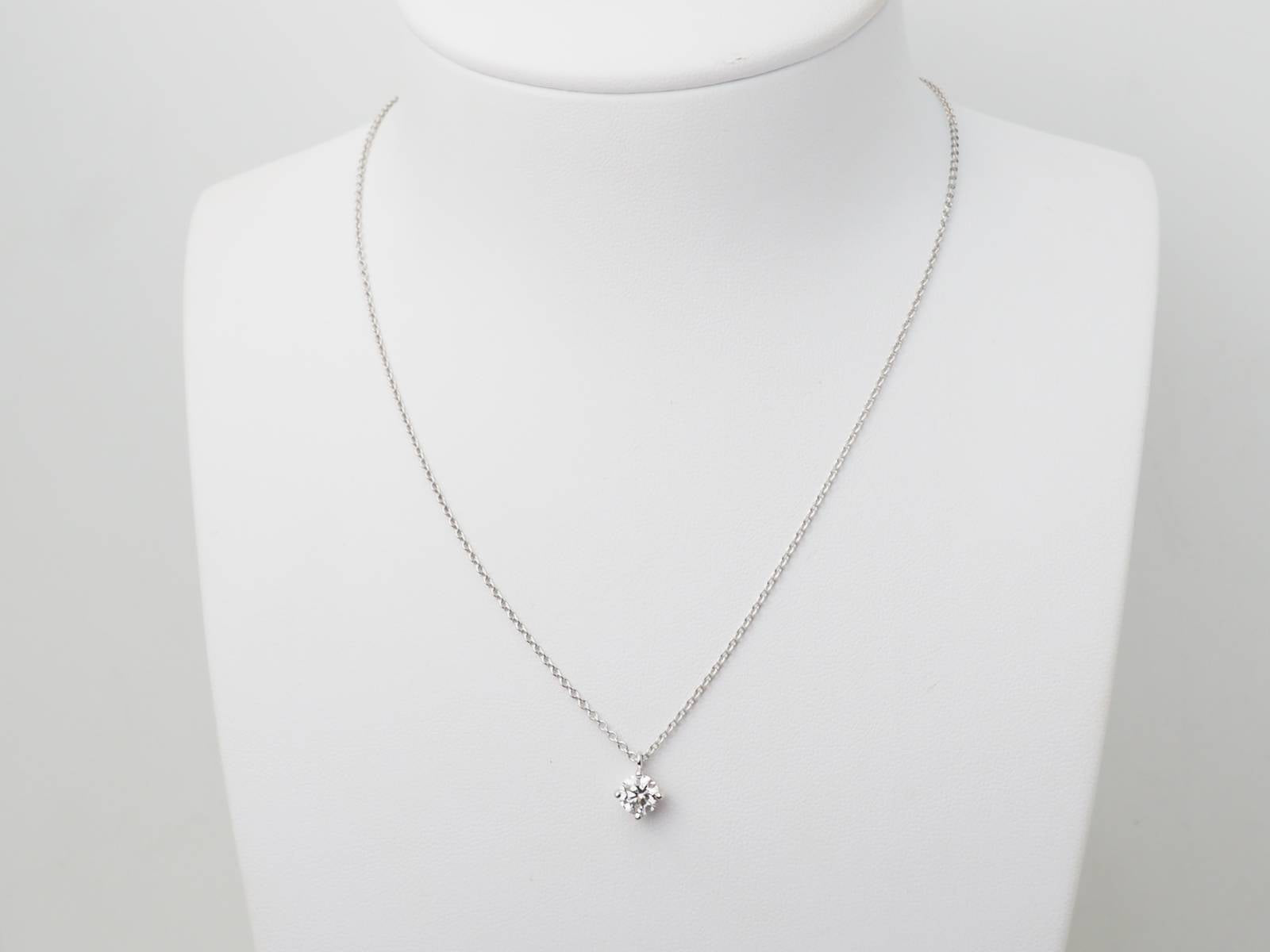 Collier solitaire en or blanc et diamant 0.70ct