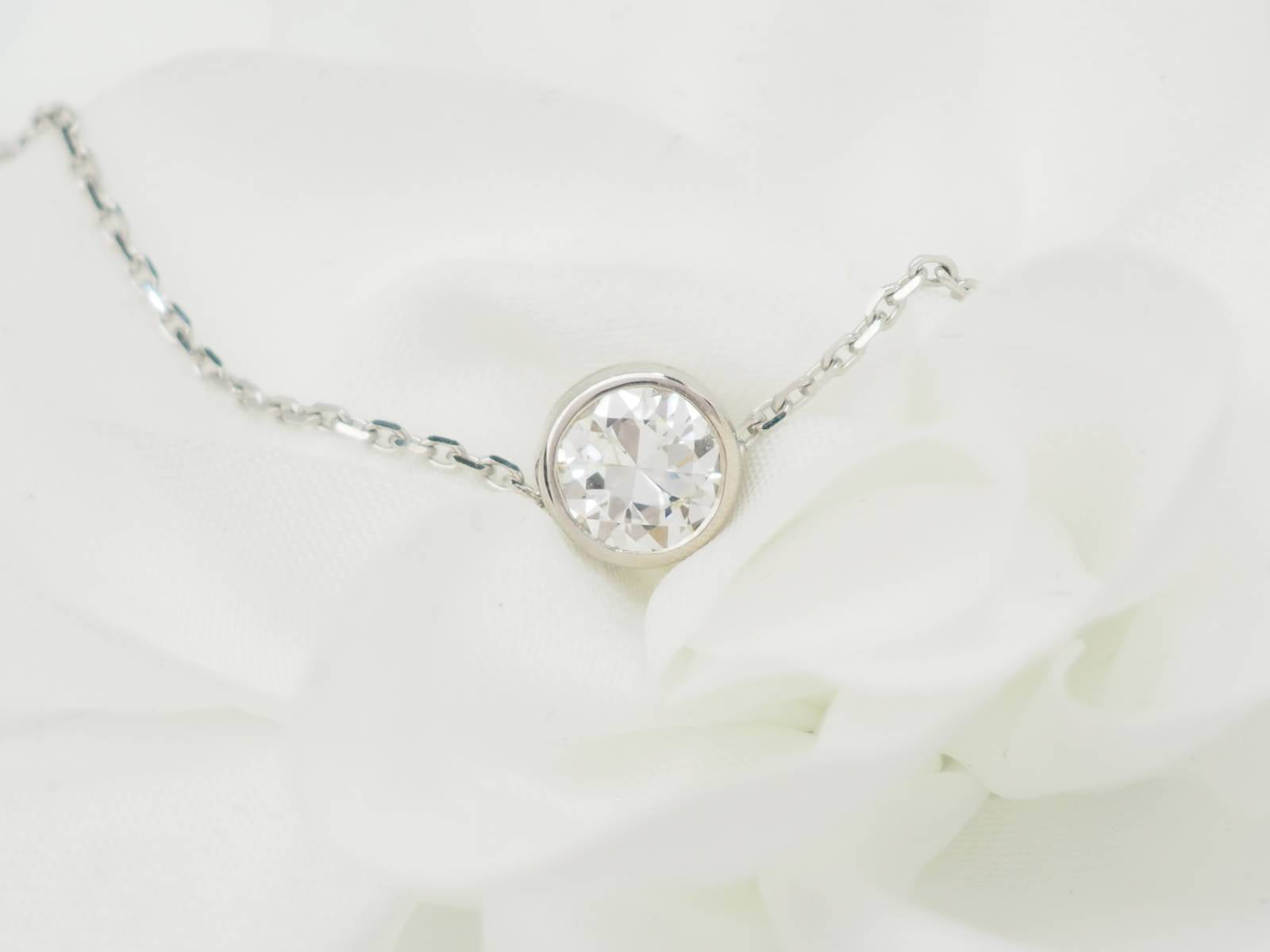 Collier solitaire en or blanc et diamant 0.77ct