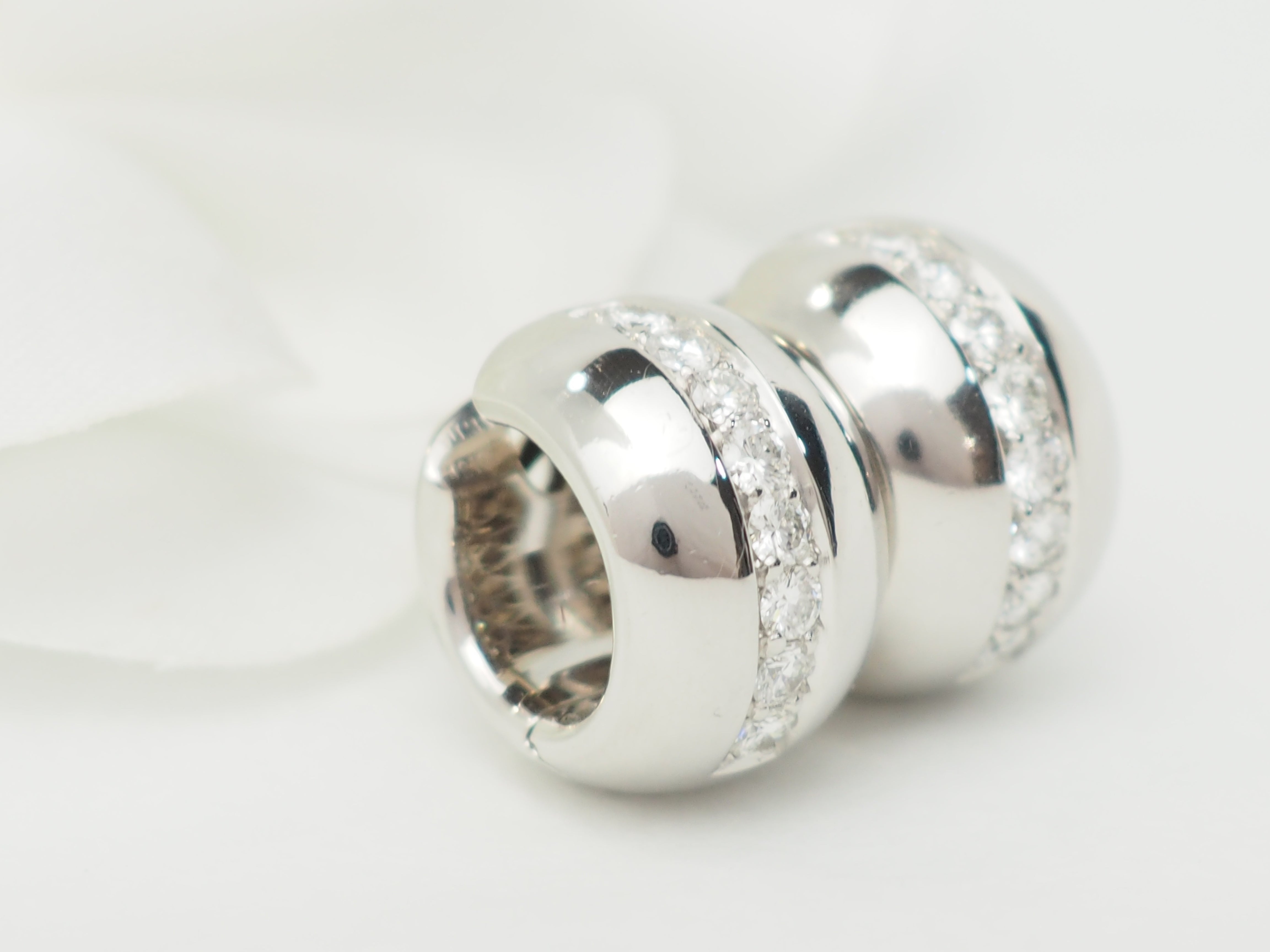 Boucles d'oreilles Créoles en or blanc et diamants