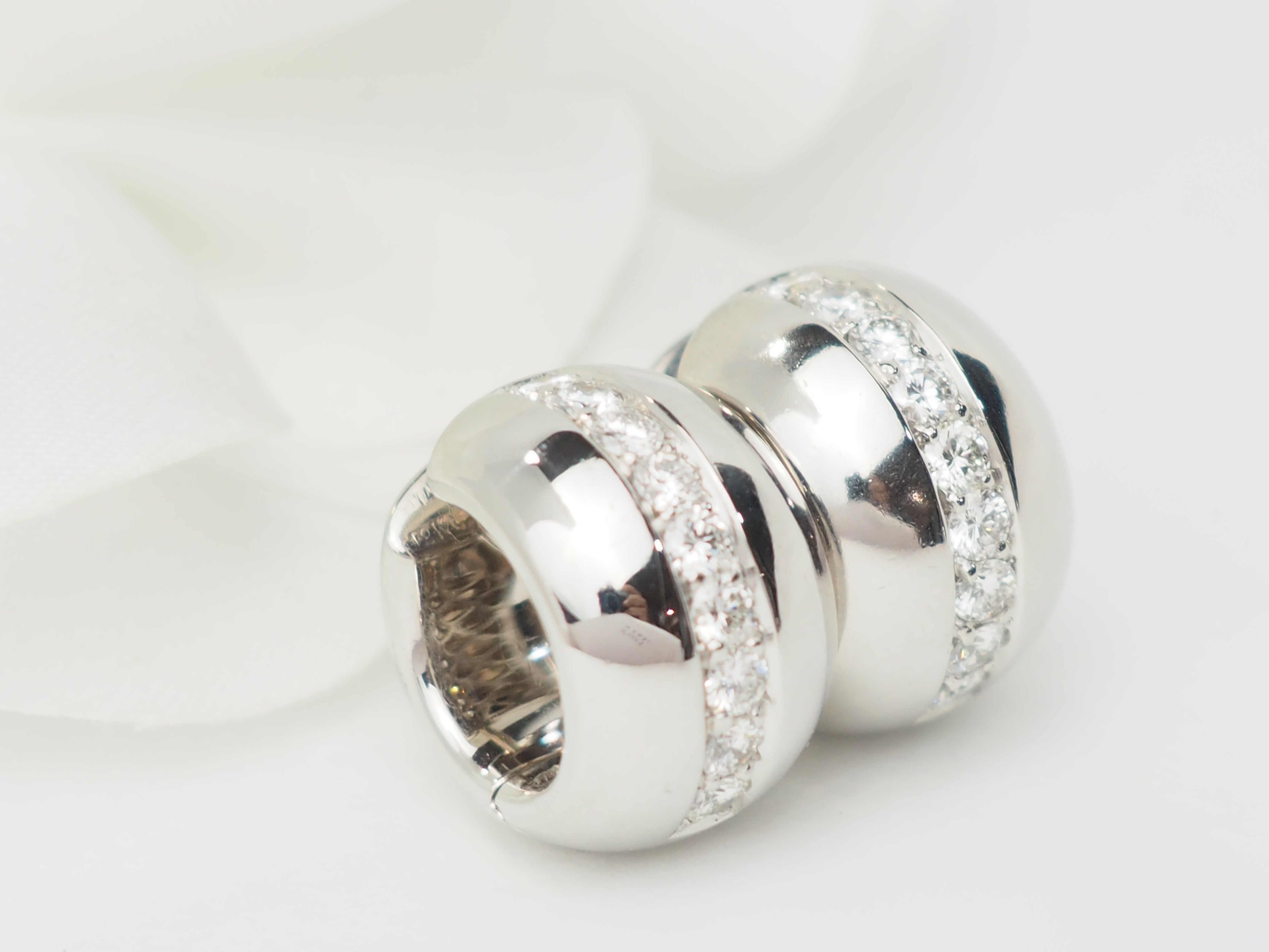 Boucles d'oreilles Créoles en or blanc et diamants