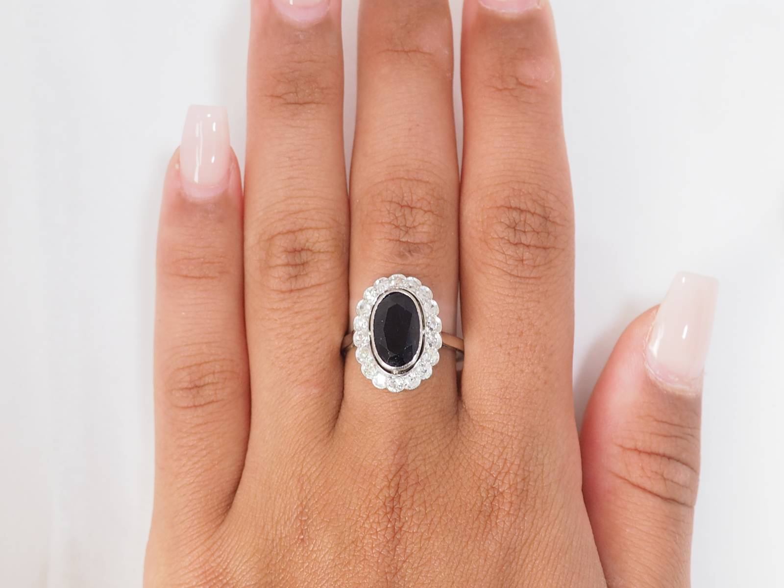 Bague Pompadour en or blanc, saphir et diamants