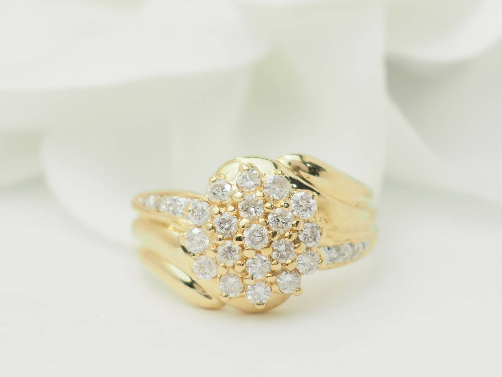 Bague en or jaune pavage de diamants