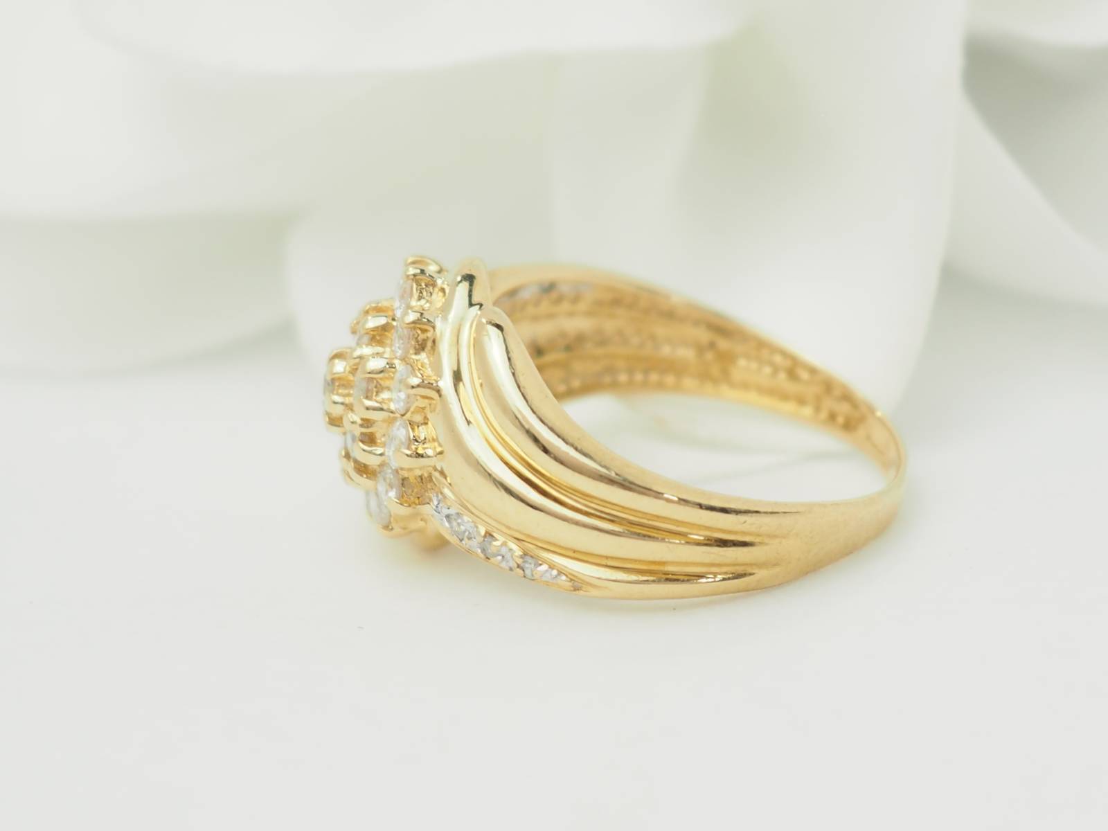 Bague en or jaune pavage de diamants