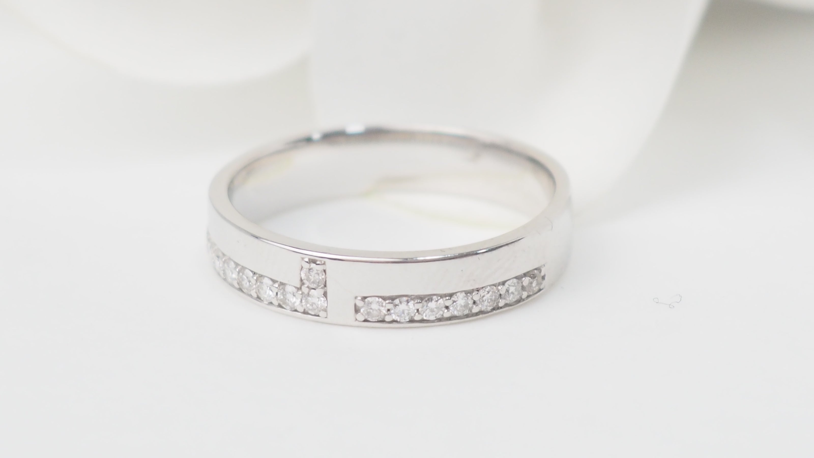 Bague en or blanc et diamants