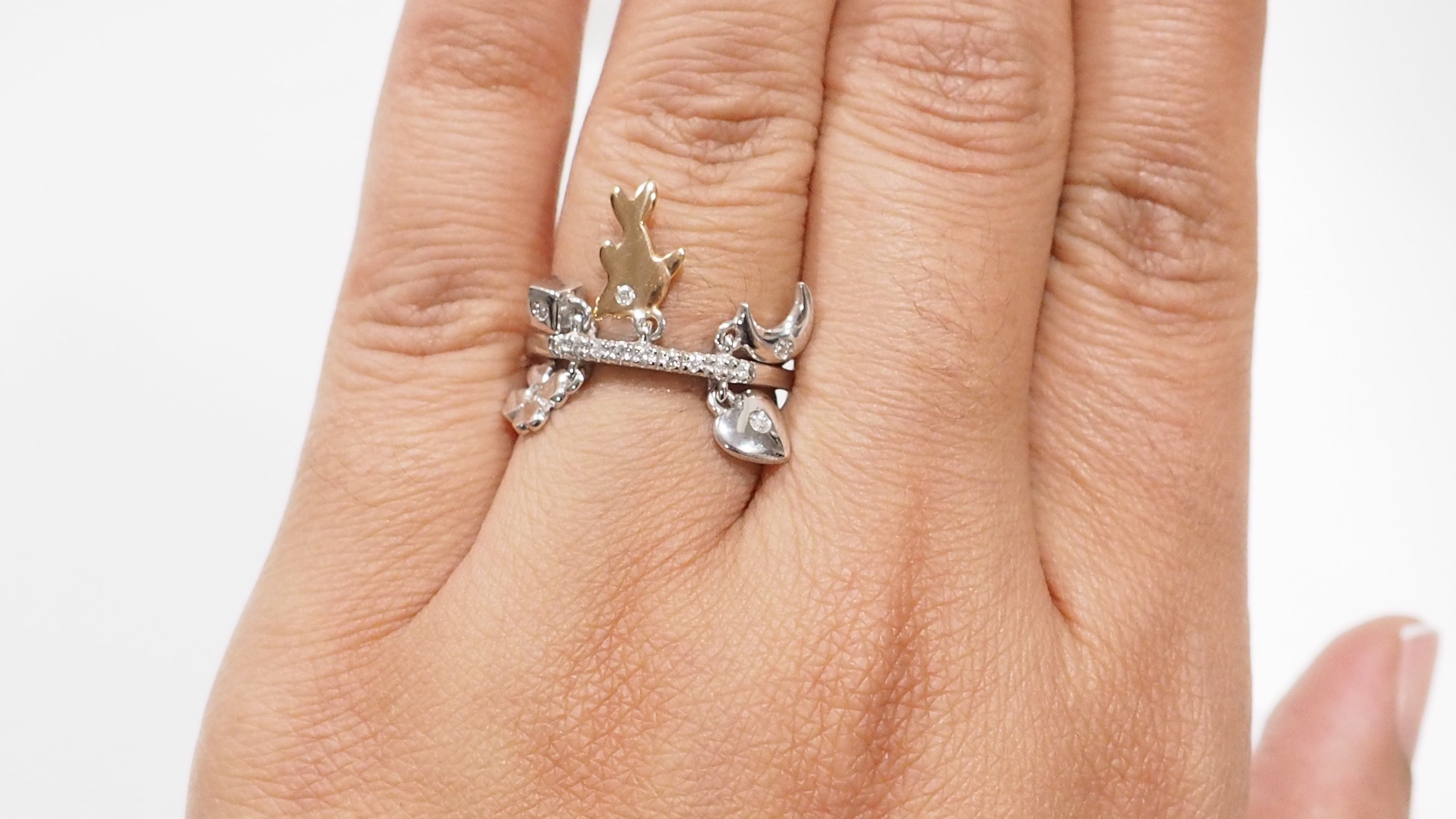 Bague breloques en or blanc et diamants