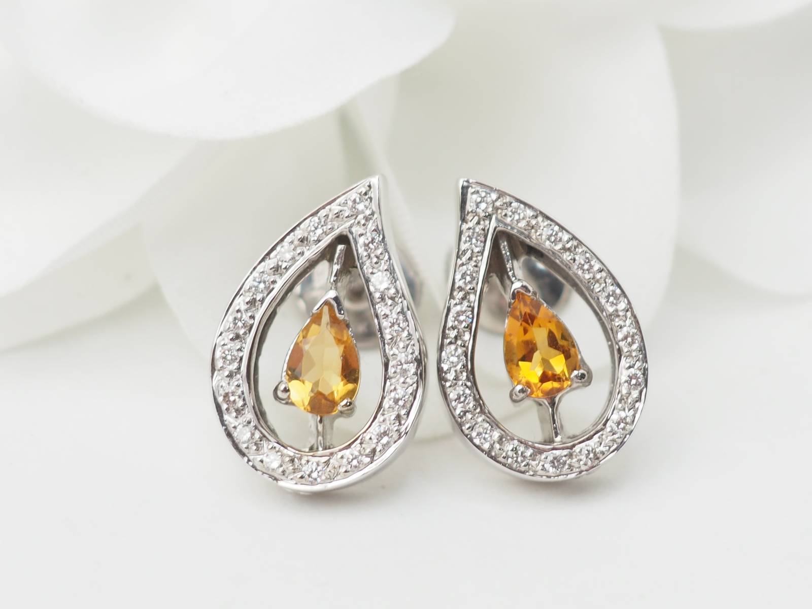 Boucles d'oreilles en or blanc, citrines et diamants