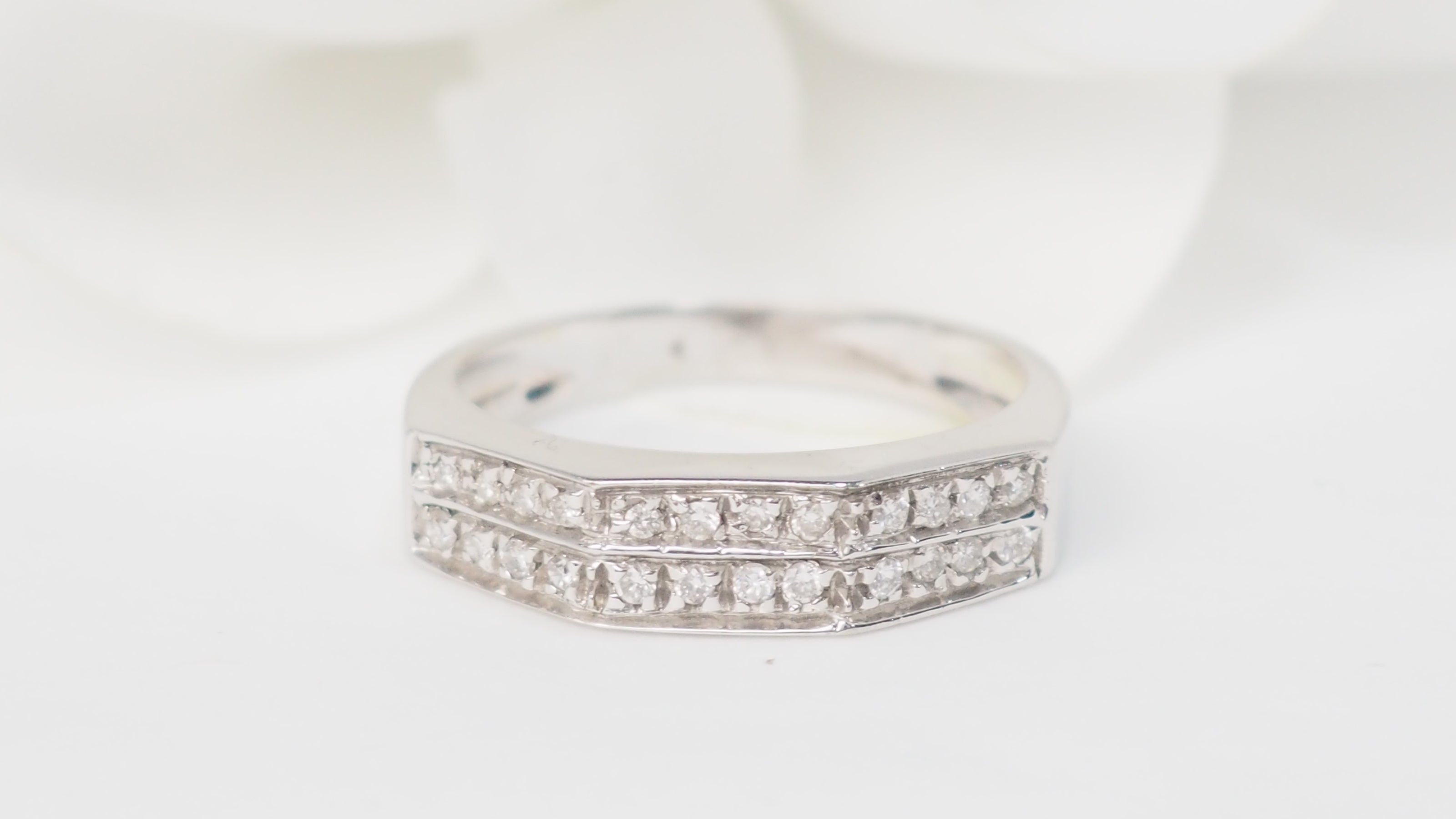 Bague en or blanc et diamants