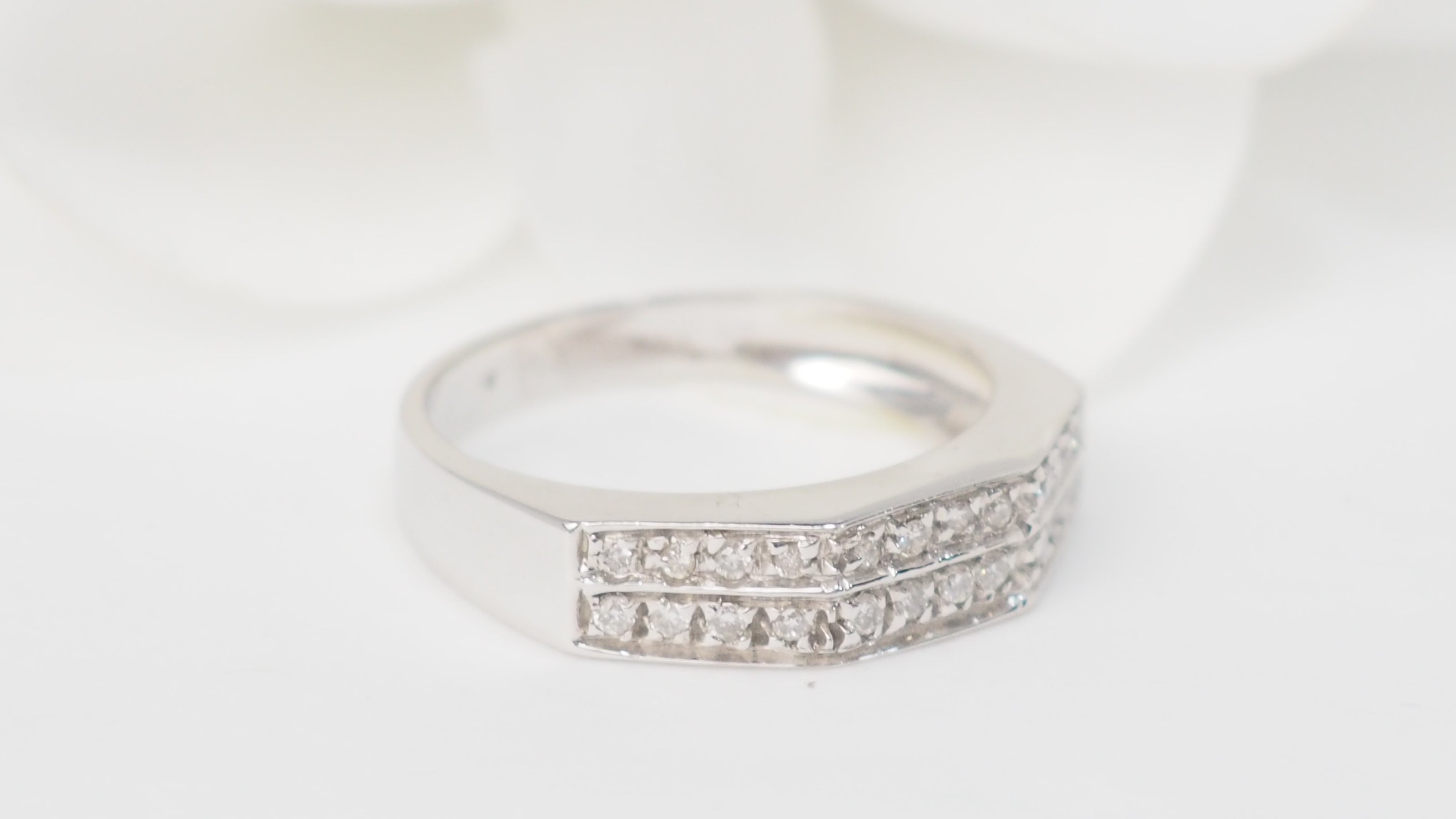 Bague en or blanc et diamants