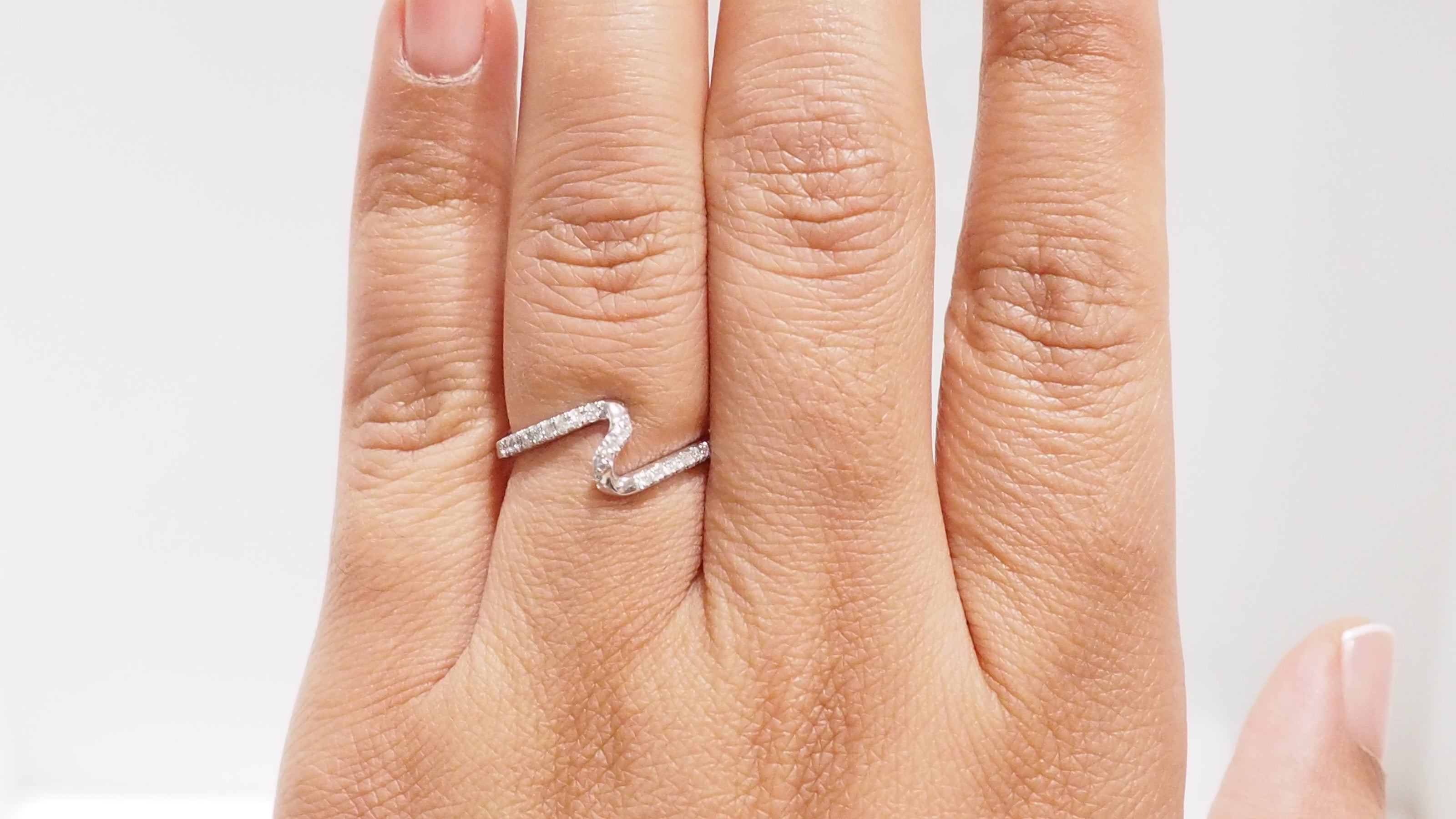 Bague Zig Zag en or blanc et diamants