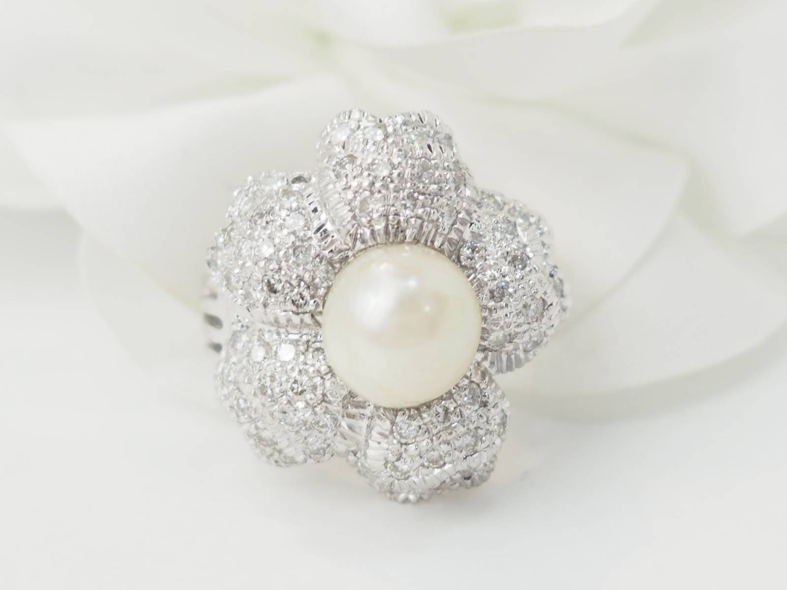Bague Fleur en or blanc, perle de culture et diamants