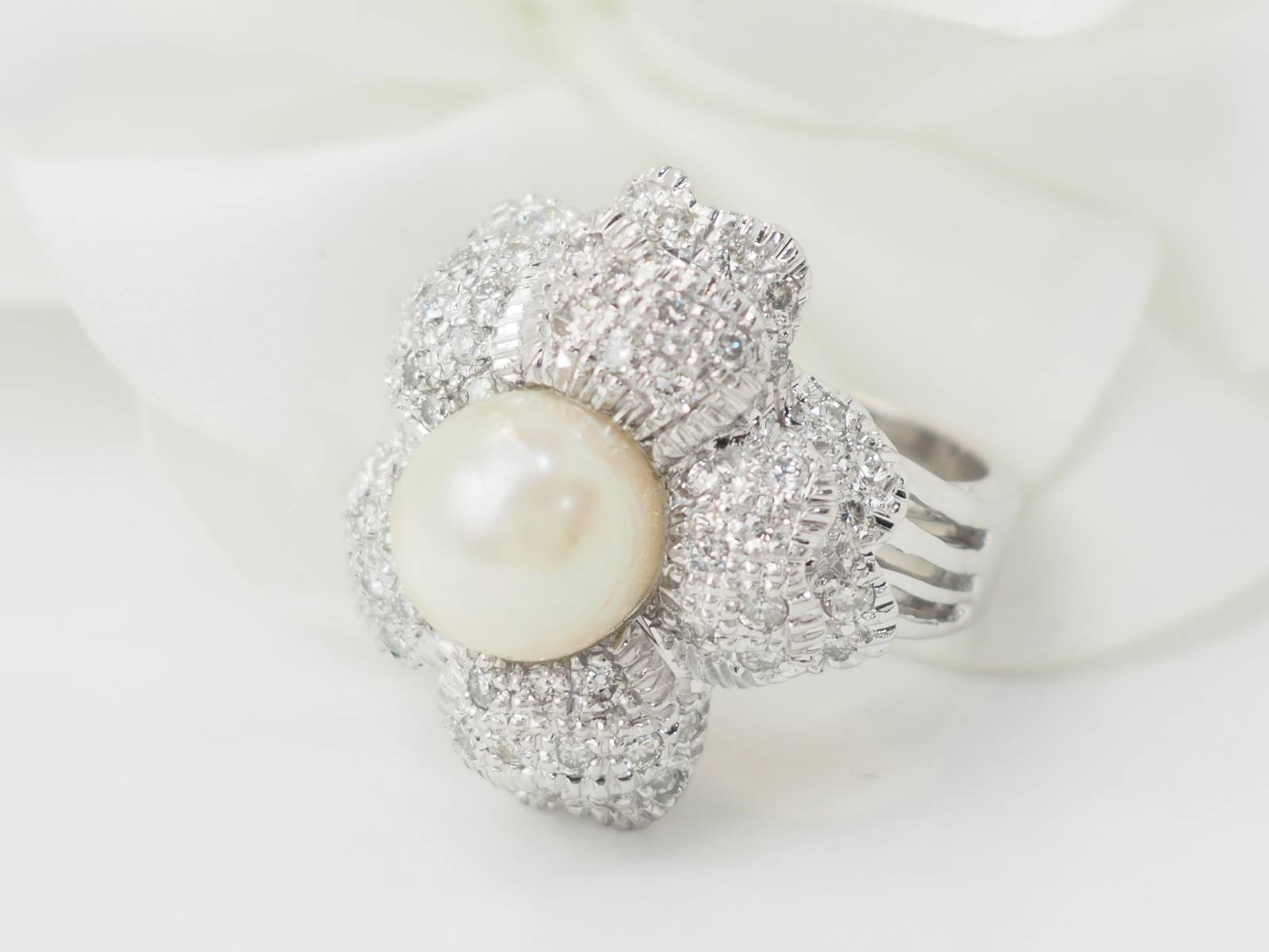 Bague Fleur en or blanc, perle de culture et diamants