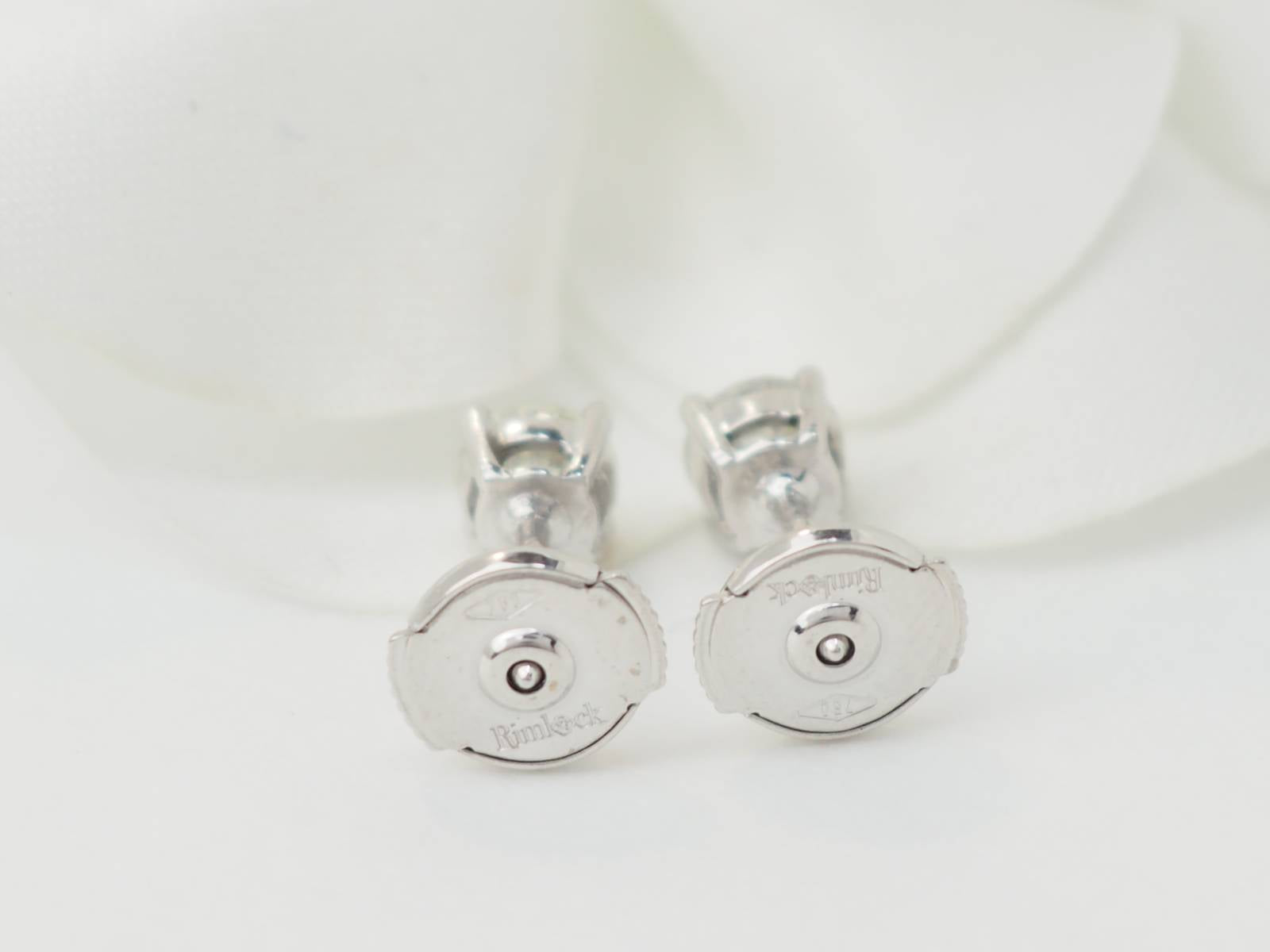 Puces d'oreilles en or blanc et diamants