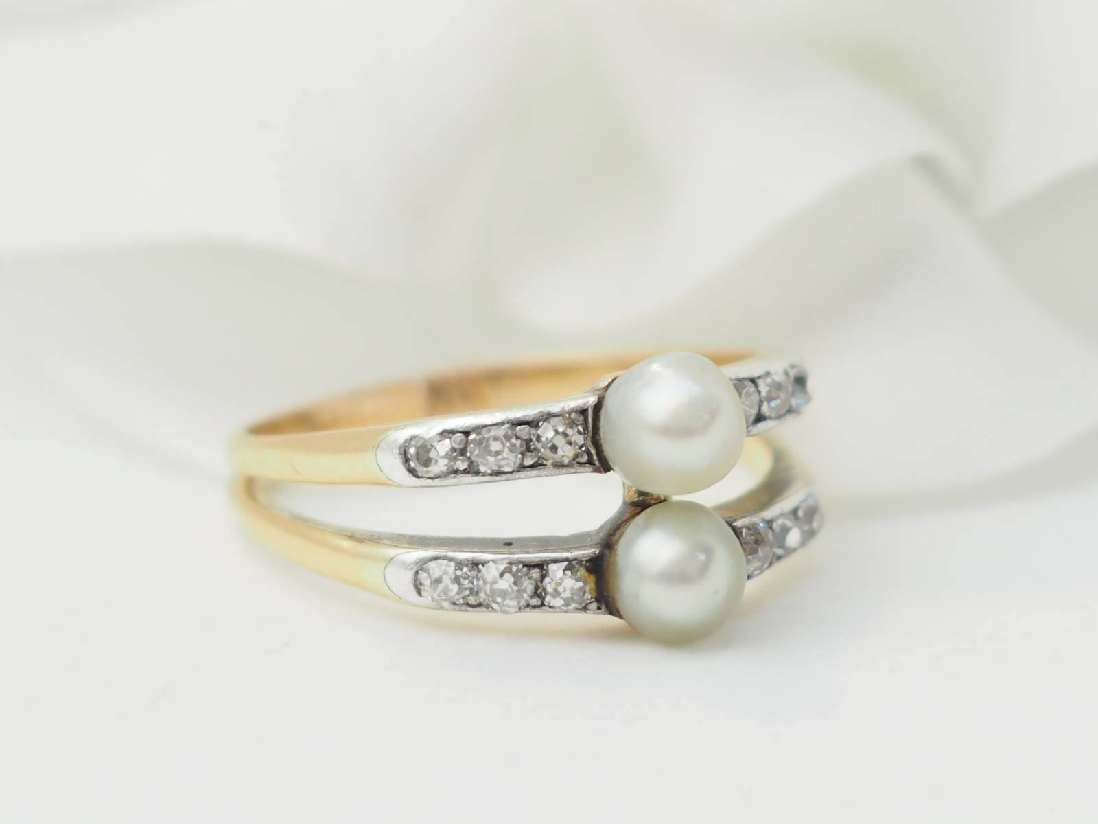 Bague ancienne en or jaune, perles de culture et diamants