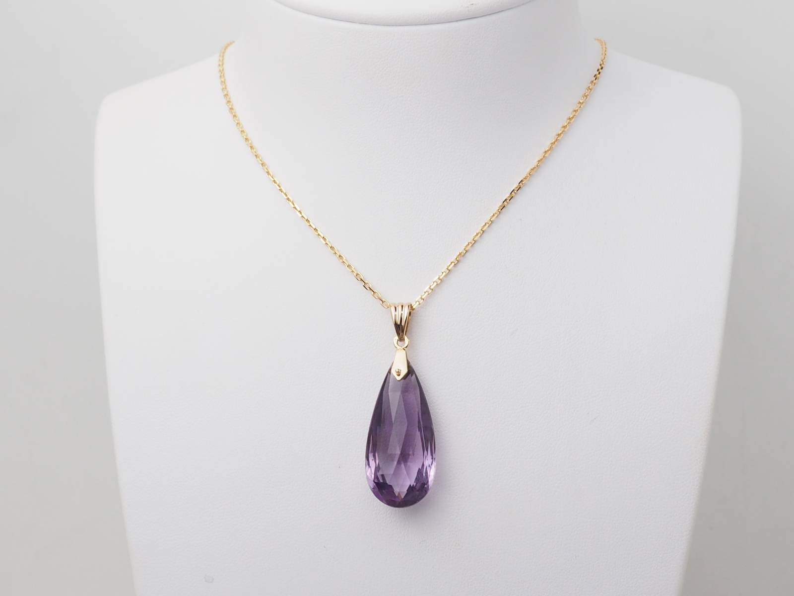 Pendentif en or jaune et Améthyste briolette