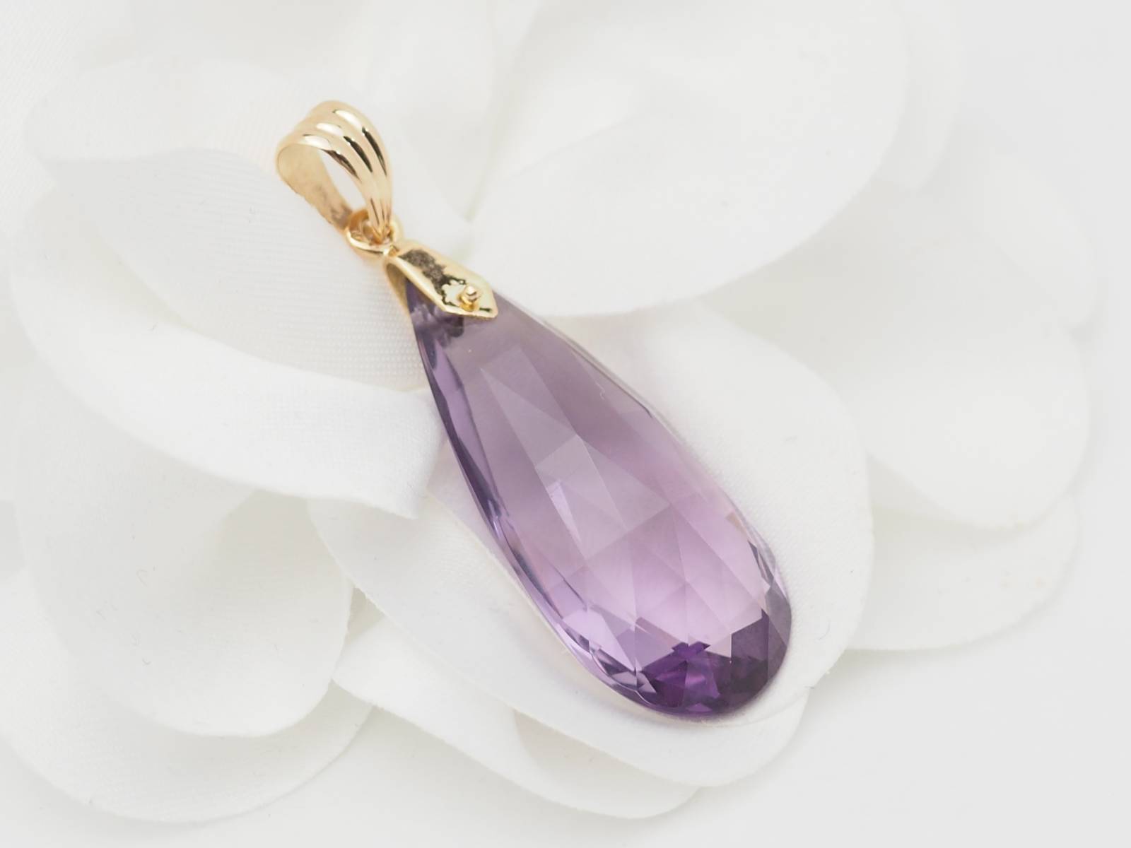 Pendentif en or jaune et Améthyste briolette