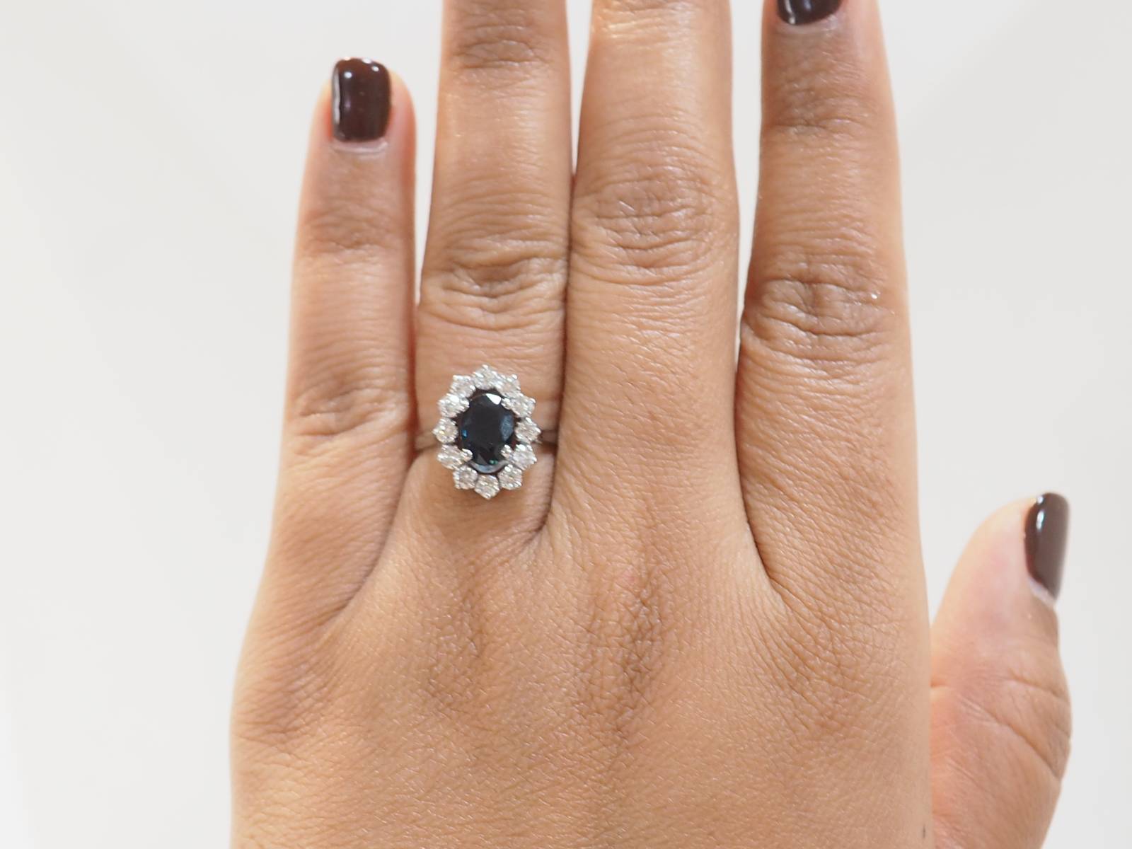 Bague marguerite en or blanc, saphir et diamants