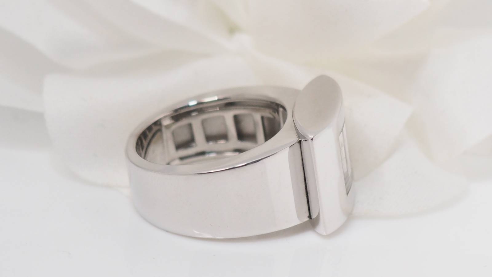 Chopard, Happy Diamonds ring White gold Diamonds