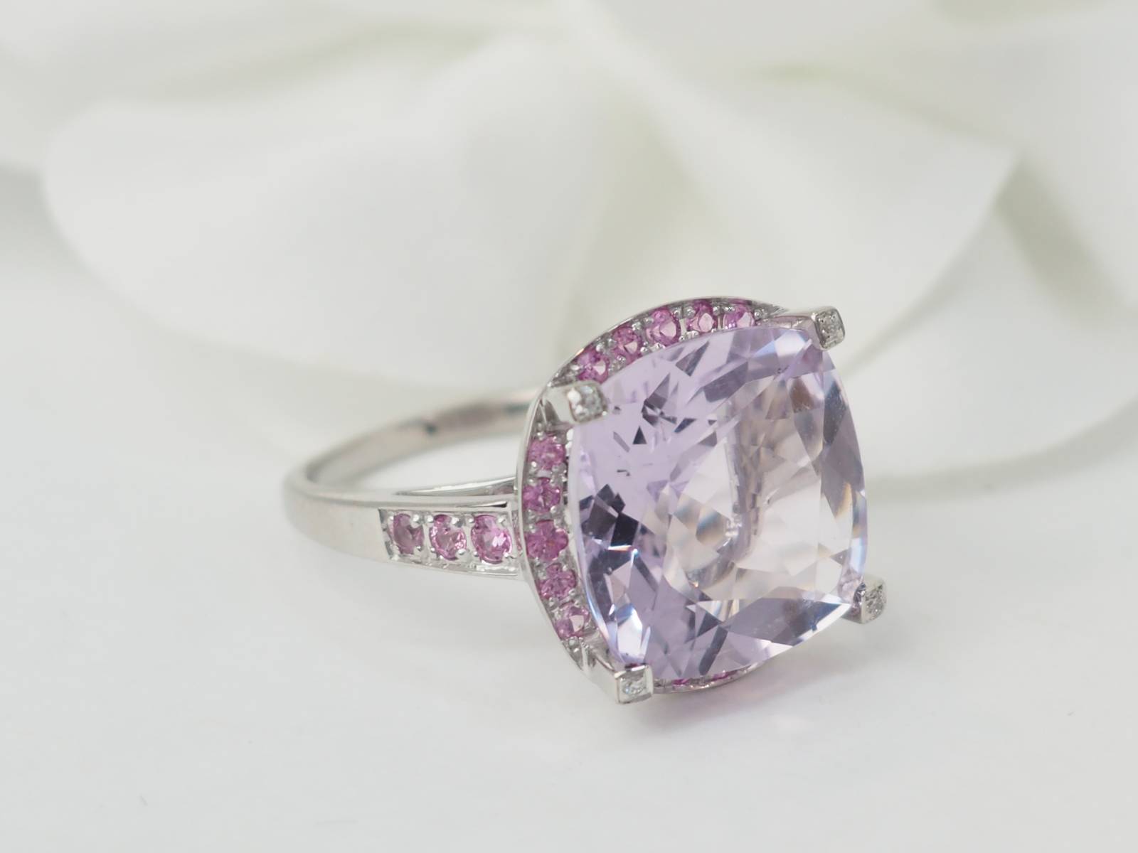 Bague Mauboussin "Couleur d'Amour" en or blanc et Améthyste