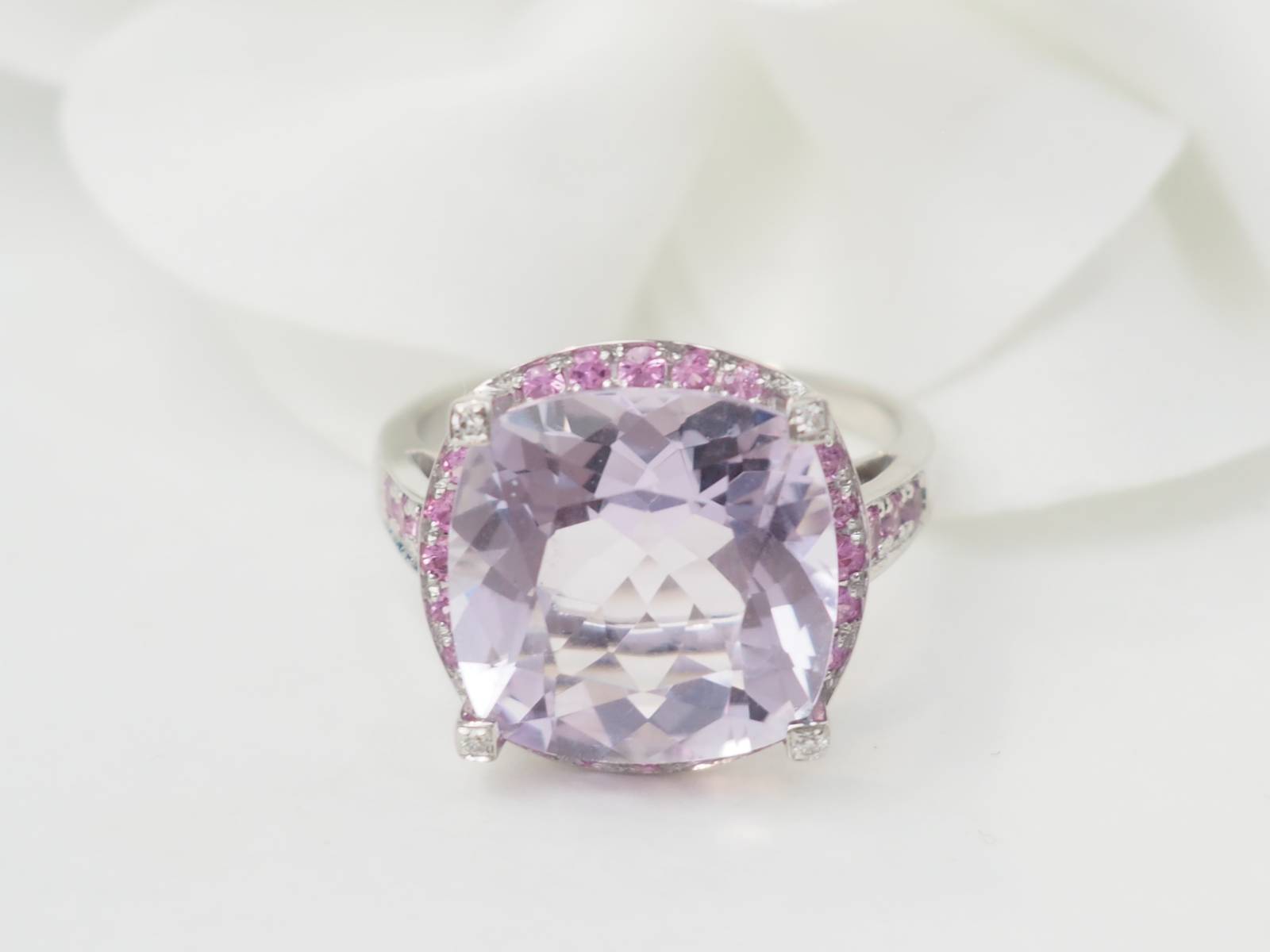 Bague Mauboussin "Couleur d'Amour" en or blanc et Améthyste