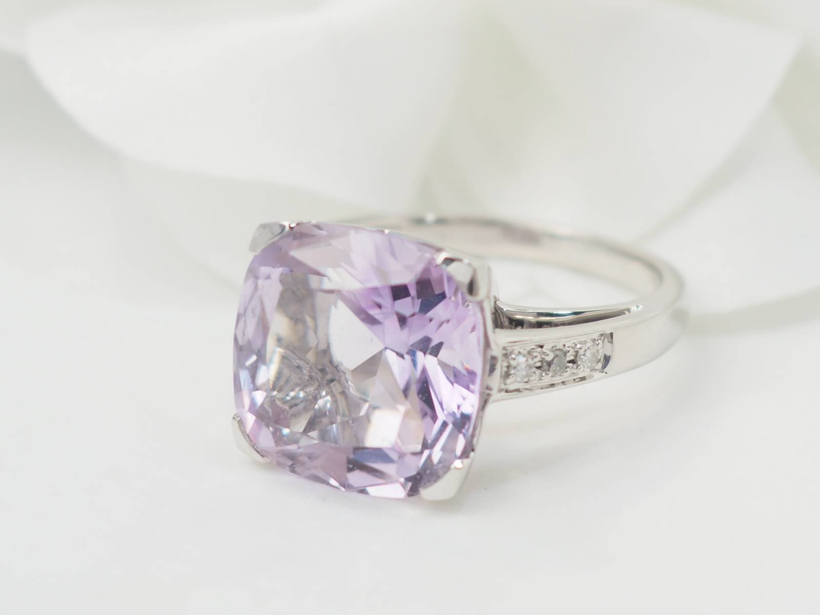 Boutons de manchette Cartier, "Santos Dumont", or et acier.