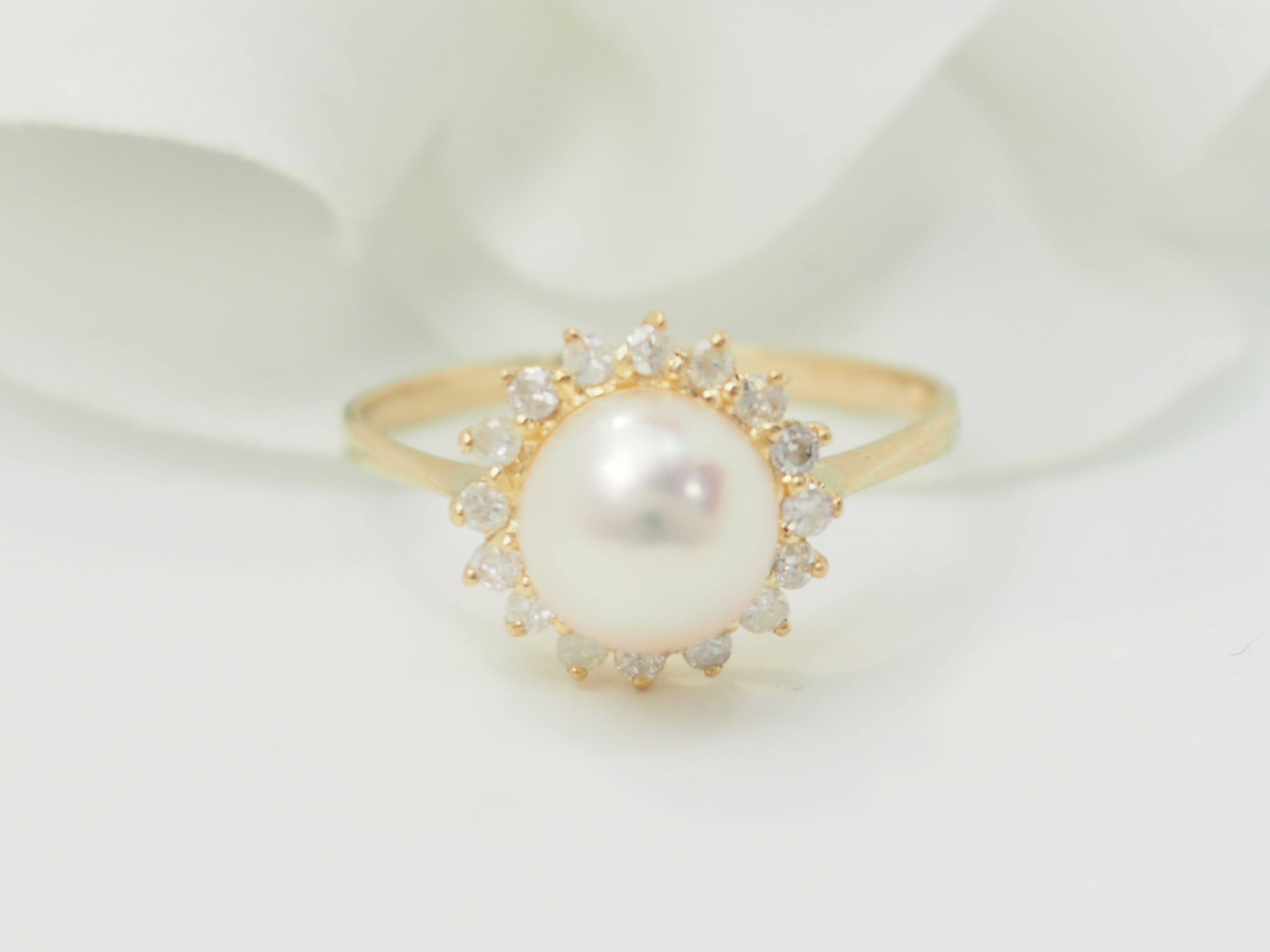 Bague en or jaune, perle de culture et diamants